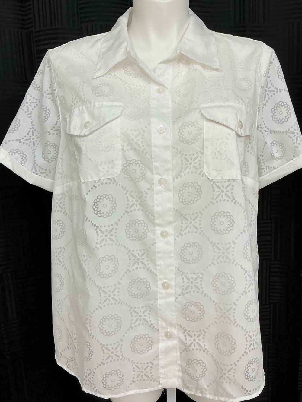 Alfred Dunner White Eyelet Short-Sleeve Button-Down Shirt